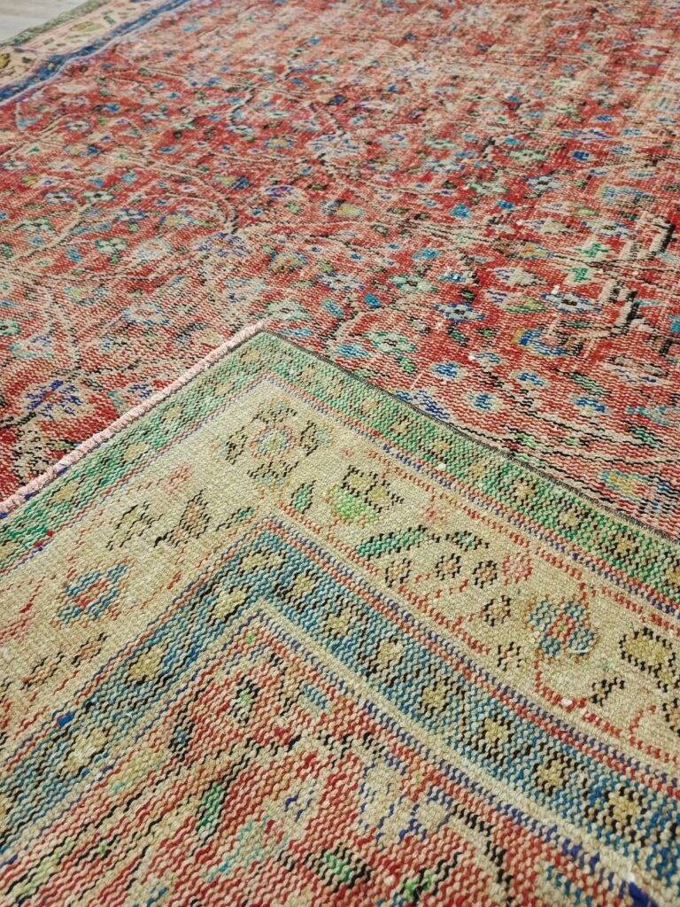 100% Wool Hand-Woven Vintage Rug - SKU 10820 - Detail View