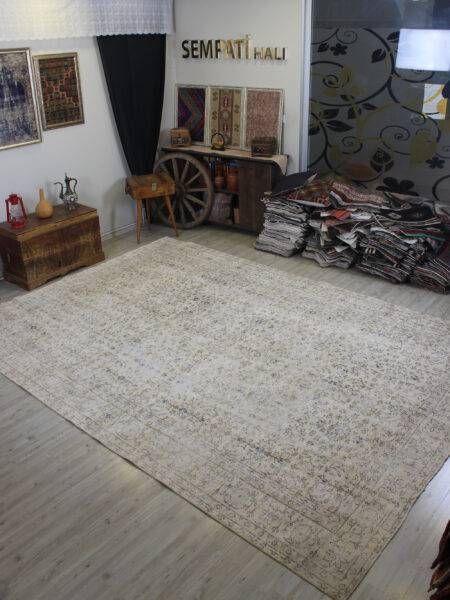 Handmade Wool Rug, Distressed - SKU 10561 - Detail View