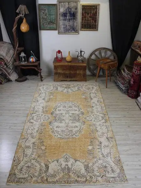 Vintage-Style Wool Rug - SKU 10615 - Detail View
