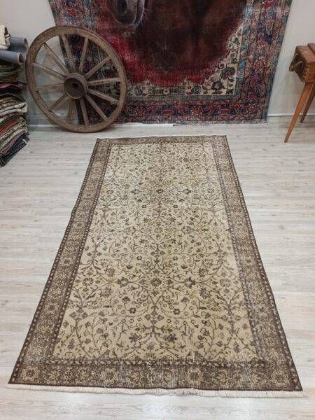 100% Wool Handwoven Vintage Rug - SKU 10845 - Detail View