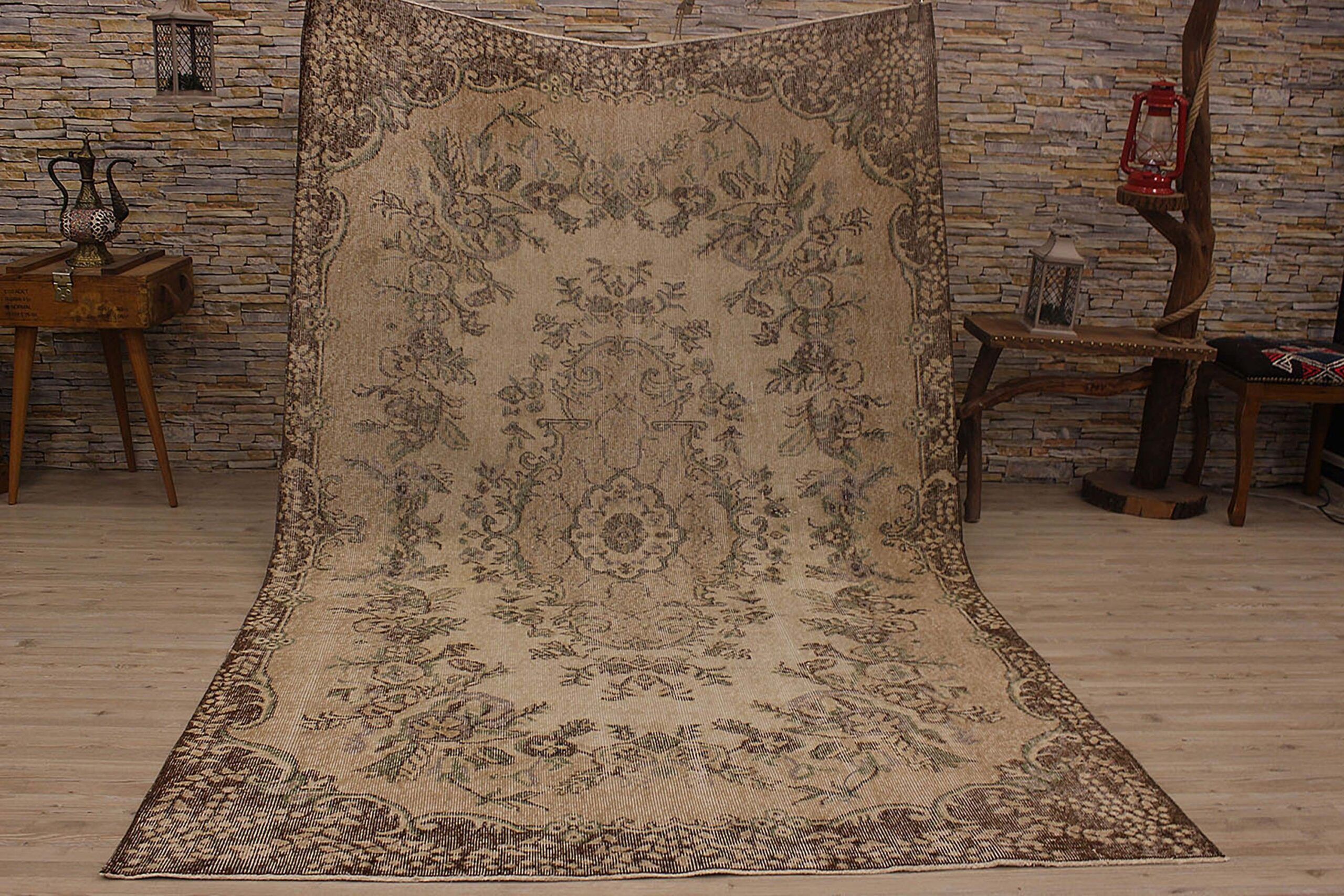 Classic Handwoven Rug - SKU 2422 - Detail View