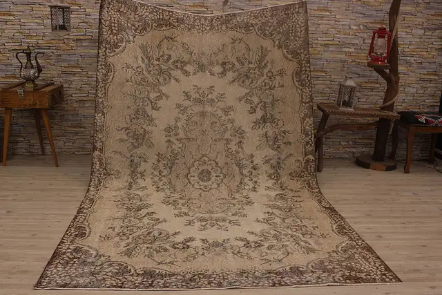 Classic Handwoven Rug - SKU 2422 - Detail View