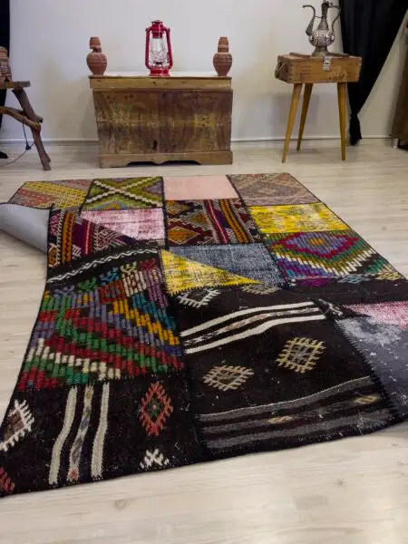 Handmade Patchwork Elegant Design Rug - SKU 4064 - Detail View